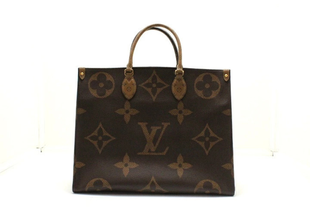 LOUIS VUITTON Tote Bag On The Go Giant Monogram